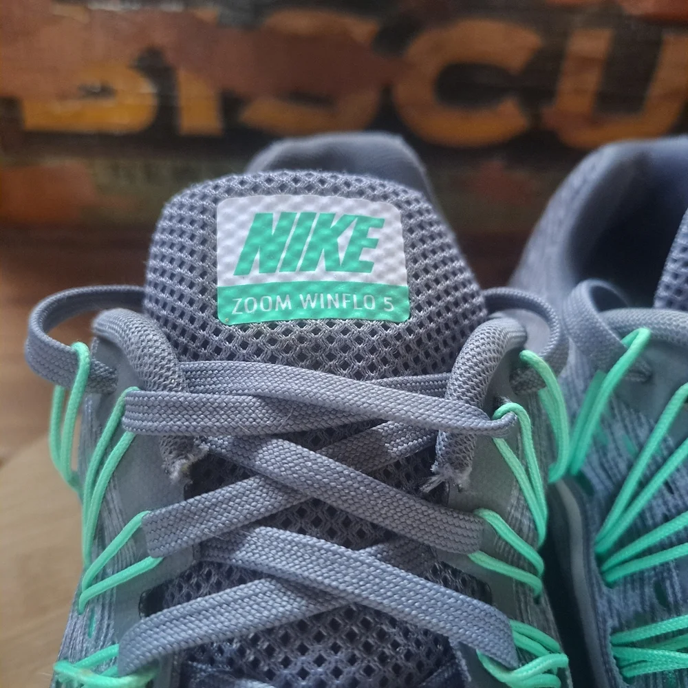 Nike Zoom Winflo 5 Running Shoes Women's Size 6 Gray Green Sneakers AA7414-003